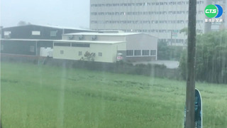 雨炸恆春半島! 民宅遭淹變"水池"