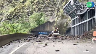 南橫公路山壁崩塌 梅蘭明隧道砸落巨石
