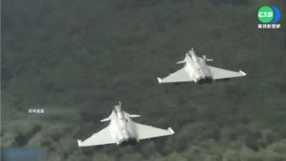 法國空軍2戰機演練相撞 尾翼砸中民宅