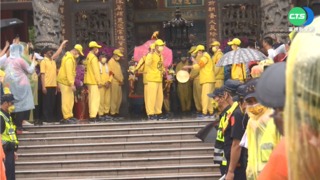 白沙屯媽祖進香遇雨 民眾熱情開車載信徒