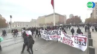 上街爭取受教福利 智利學生與警爆衝突