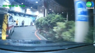 女兒確診燒到41度 父急攔警開道送醫