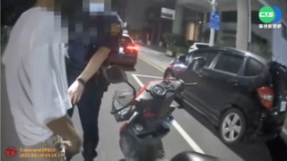 開車違規被"警"盯 通緝犯難逃法網
