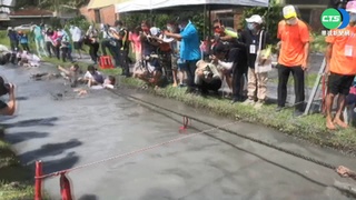 彰化二水黑泥田拔河賽 全力"抹黑"接地氣