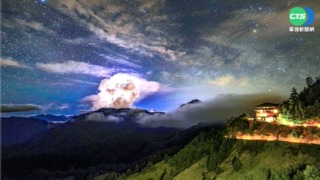 奇萊北峰山頂閃電狂炸 直擊壯觀"雷雨胞"