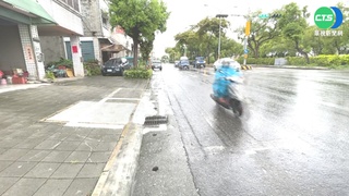 機車待轉區1年改3次 扯設"跨人行道"未完工