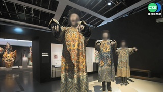 台南美術館撞見殭屍? 唯妙唯肖引轟動