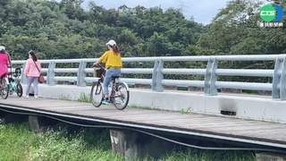 日月潭壩頂木棧道 水泥護欄挨批煞風景