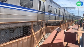 台南鐵路地下化出包 鋼梁掉落列車擦撞