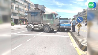 聯結車衝撞"折甘蔗" 小貨車駕駛卡車內