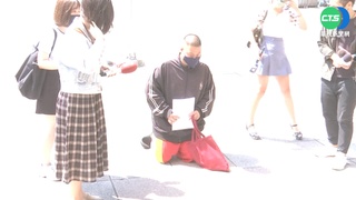 父送早餐被撞命垂危 兒跪求肇事者出面