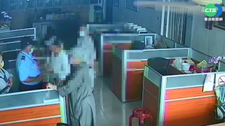 火葬場住持交接爭議 法師持椅砸辦公室