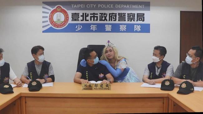 北警「有毒童話」創意反毒宣導片 網：公主超吸睛！ | 華視新聞