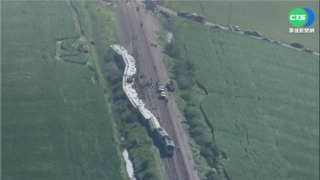 美國國鐵疑撞卡車脫軌 243乘客至少50傷