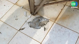 澎湖雷雨交加 民宅遭雷擊.天花板破大洞