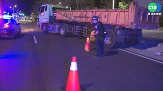 砂石車擋施工路線 男幫忙移車不慎輾斃父