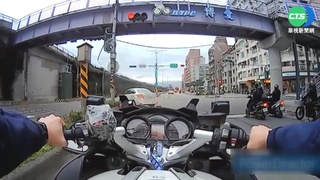 車流量大轉不了! 綠燈等到紅燈迴轉遭罰