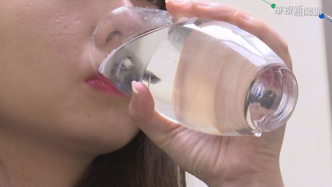 喝水要喝對！狂灌只會跑廁所 營養師教「喝水方法」 | 華視新聞
