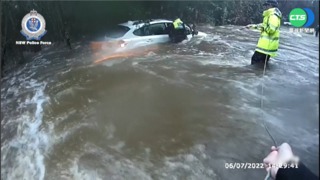 澳洲新南威爾斯省豪雨 婦困車中驚險獲救