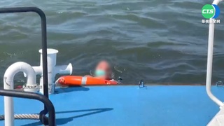 墜海驚魂! 基隆王船遶境 男意外落水被救起