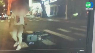 男帶槍彈連撞6車逃10K 闖台大撞樹栽了