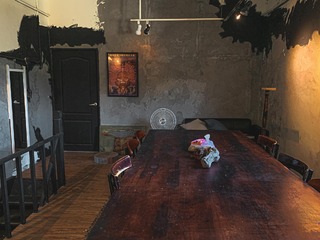 分租房工業風裝潢 詭異擺設卻嚇壞大批網「以為鬼屋」