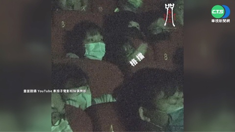 海外也瘋"咒"! 外國網友跟風比"佛母手勢"