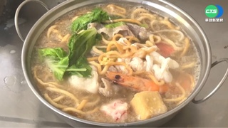 小港早餐店"40元鍋燒麵" 蛋蝦肉上桌