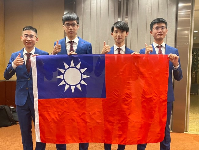 國際排名第1！化學奧林匹亞競賽 台灣學生奪4金 | 華視新聞