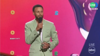 咖哩大神好忙! 化身主持人不忘"酸"詹皇