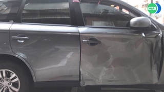 不怕槍?!通緝犯拒不下車 5秒撞開2警車逃逸