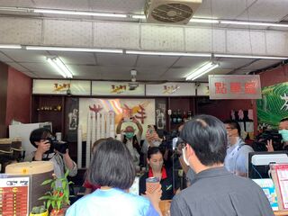 總統高溫跑行程「挺在地飲料店」 網暴動：喔喔喔喔喔！