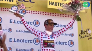 環法賽黃衫車手"減速" 競爭者握手致謝