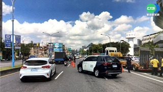 堆高機占車道裝卸貨 騎士撞牙叉頸部斷裂亡