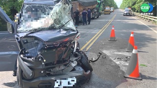 枋寮殯儀館旁2車對撞! 貨車車頭凹陷2死