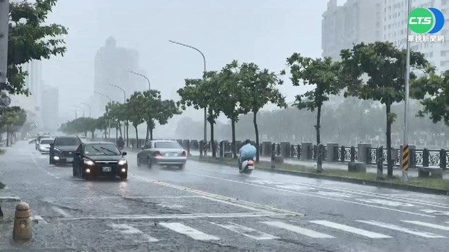 雷雨特報！雨彈狂襲「雙北7區域」警戒1小時 慎防雷擊強風 | 華視新聞