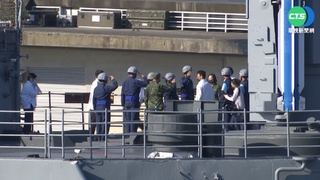 海空聯合截擊實彈操演 蔡總統登艦視導
