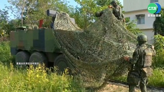 國軍戰甲車"戰術移防" 隱身"香蕉園"掩護