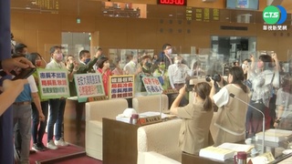 批民代"見縫插針" 中市警局長挨批冷血