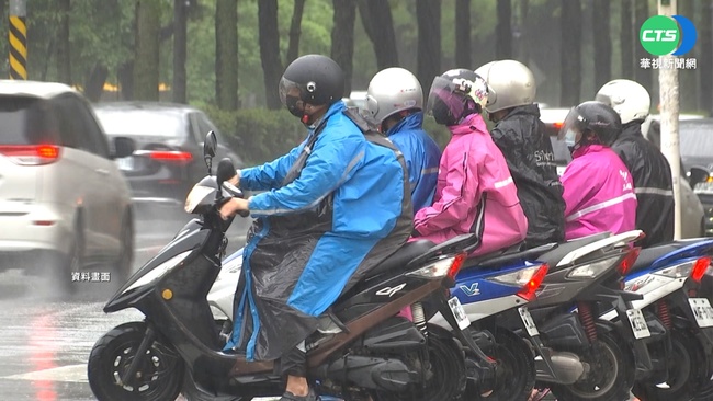 記得攜帶雨具！中南部、山區局部大雨 屏東大雨特報 | 華視新聞