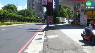 嬤走路肩遭公車撞 里長急設人行道改善