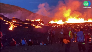 冰島首都附近火山爆發 民眾搶看"末日奇景"
