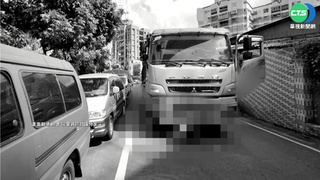 曳引車疑轉彎未減速狠撞 騎士遭捲車底亡