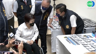 盧秀燕出院隔天跑行程 "坐輪椅"出席記者會