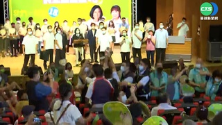 首場18歲公民權宣講 蔡英文出席遇民眾鬧場