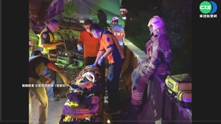 國道1新營段3車事故1死2傷 交通打結