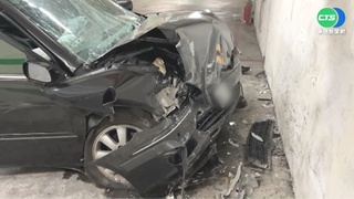 暴衝撞停車場牆壁 駕駛夫妻1死1傷
