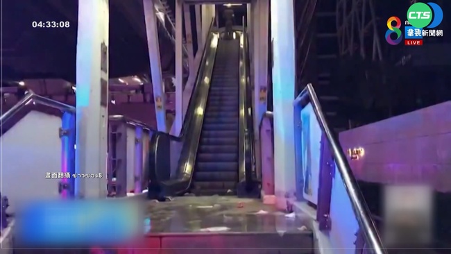 疑天雨路滑 泰國曼谷電車站電扶梯27人摔傷 | 華視新聞
