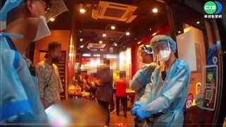 速食店員工醉倒店內! 外送員取餐好傻眼