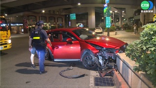 "醉"荒唐 男當車主面偷車還撞進花圃